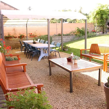 Au Coins Des Jardins Hotel